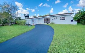 Beautiful Miami Home 13 Minutes Away From Mia